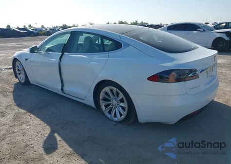 2018 Tesla Model S 100D/75D/P100D z USA, uszkodzony, nr VIN 5YJSA1E25JF276067